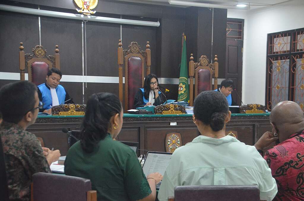 DSC_0642 Sidang gugatan proyek pembangunan jalan sepanjang 135 kilometer dari Wanam hingga Muting kembali digelar dengan agenda keterangan saksi di Pengadilan Tata Usaha Negara (PTUN) Jayapura pada Selasa, 7 Juli 2026. © Greenpeace