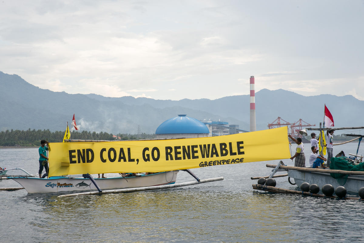 Rainbow Warrior Rejecting Coal Power Plant in Northern Bali. © Made Nagi / Greenpeace