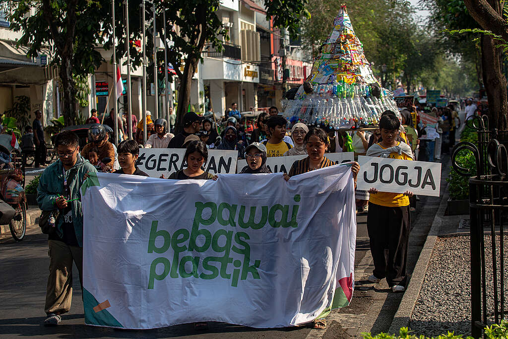 Plastic Free Parade Yogya Plastic-Free Parade coalition held a cultural parade along Malioboro Street. Carrying parading a miniature trash mound as symbol of waste emergency in Yogyakarta.
