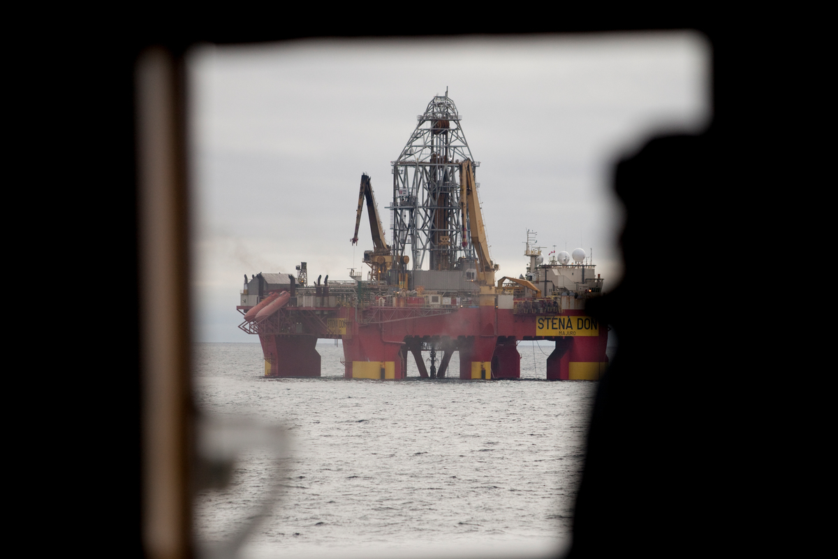 Cairn Oil rig in the Arctic © Will Rose / Greenpeace