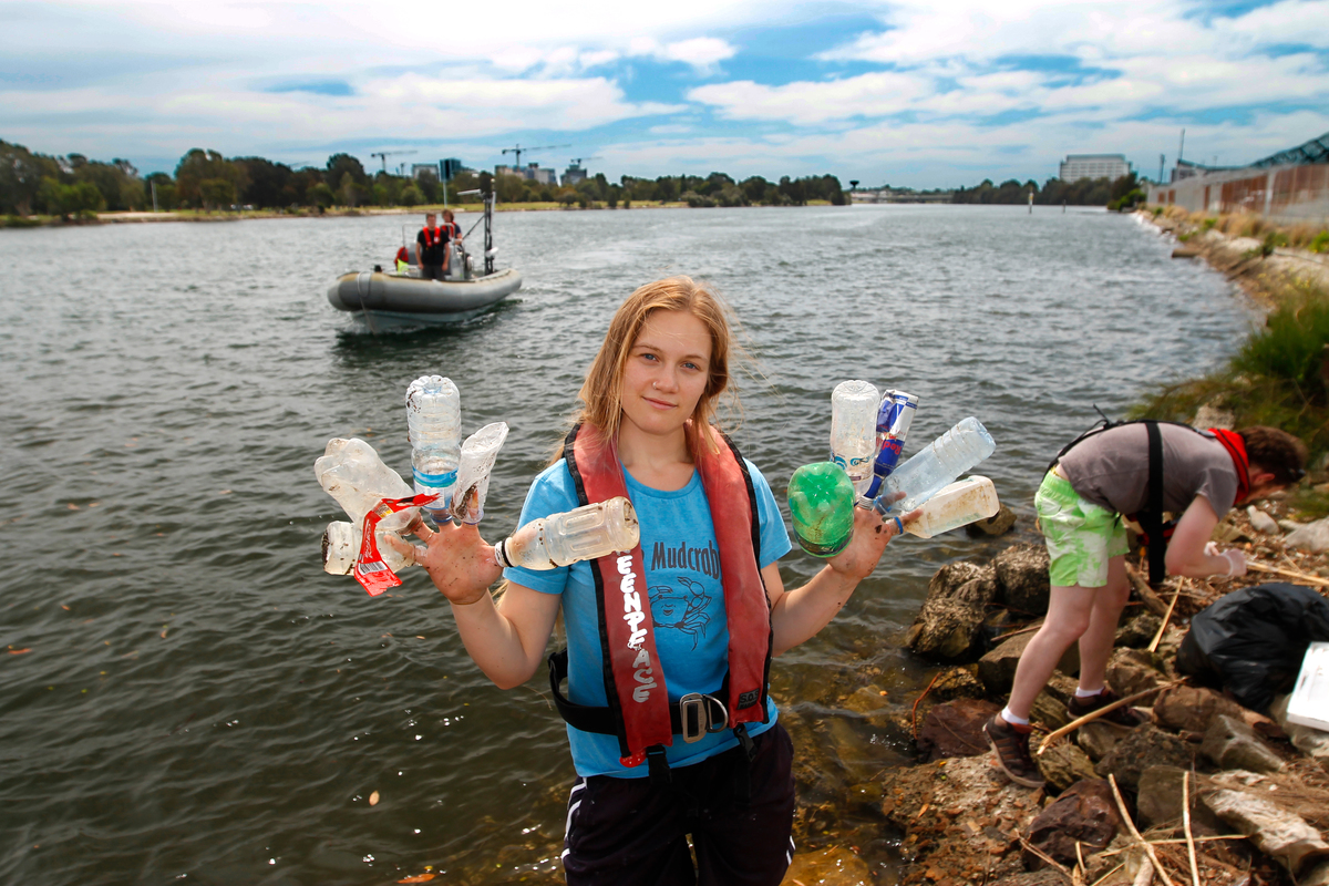 Cooks River Clean Up in Sydney © Greenpeace / Jane Castle