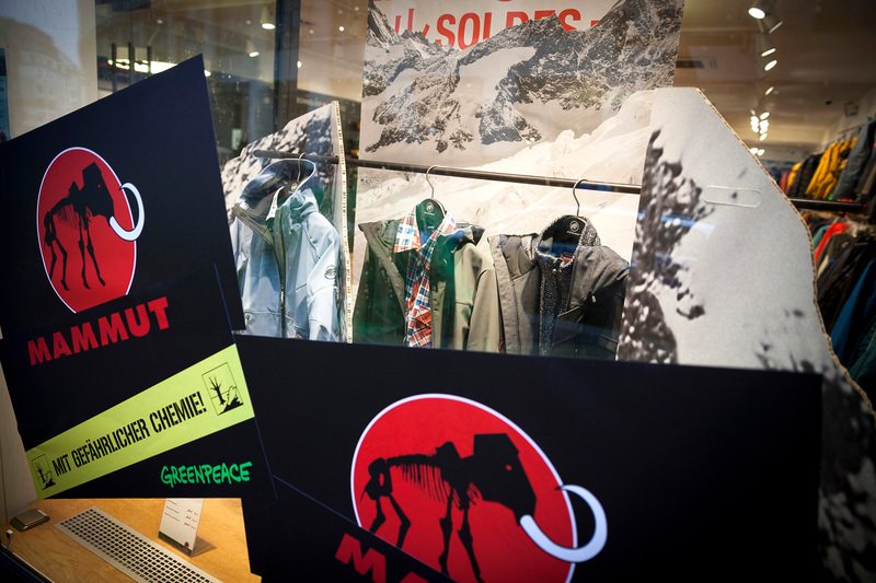 'Detox' protest at Mammut store in Hamburg © Daniel Müller / Greenpeace