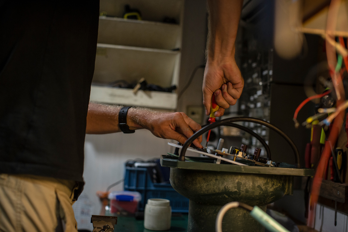 Crew Creates Lamp from Reconstructed FAD Beacon
