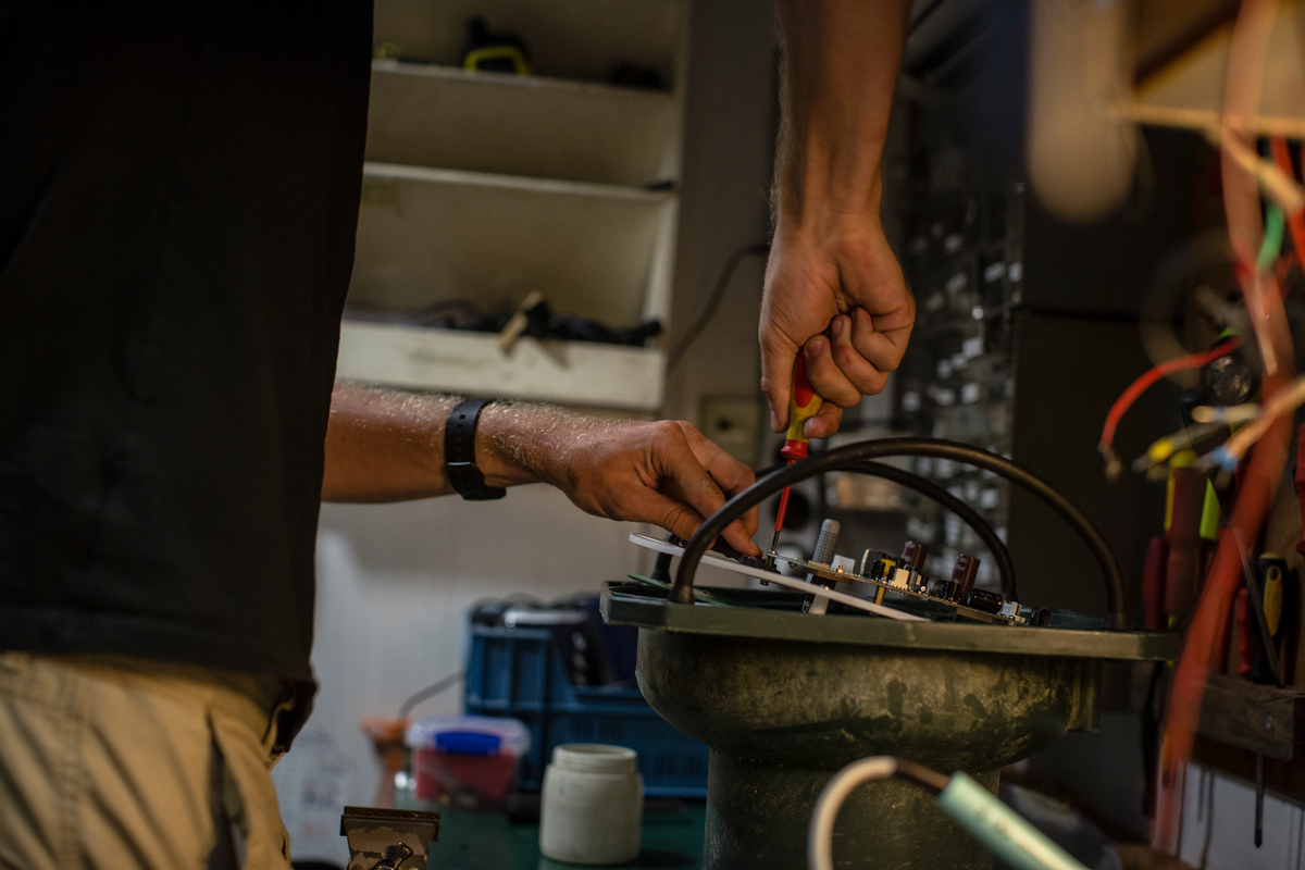 Crew Creates Lamp from Reconstructed FAD Beacon