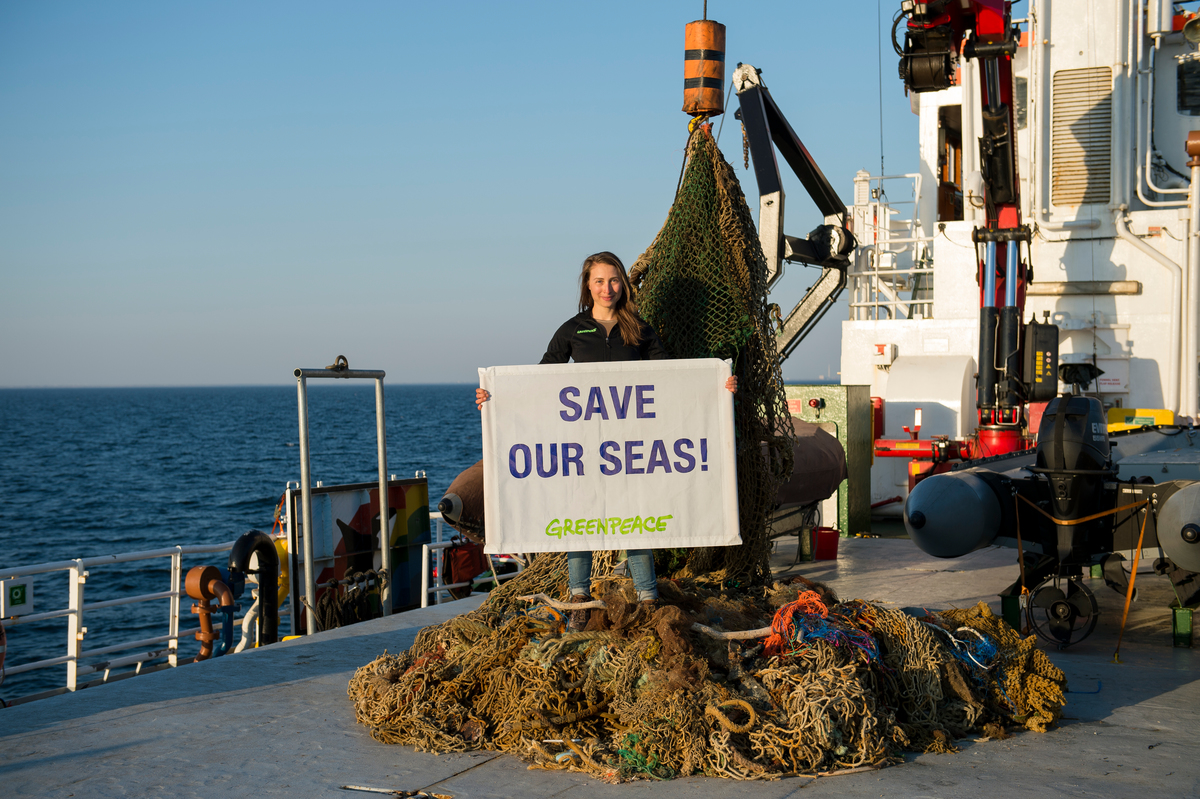 Ghostnets Recovering in the North Sea Sanctuary © Bente Stachowske / Greenpeace