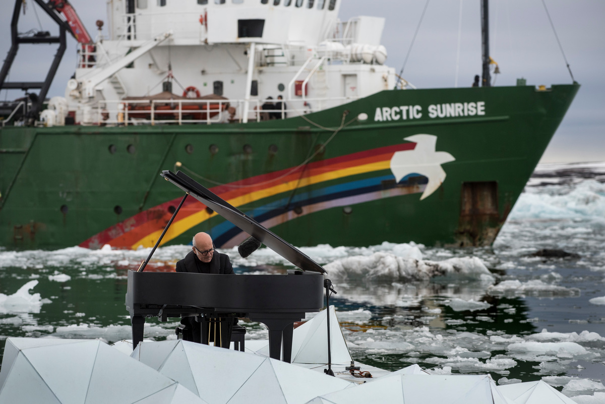 Composer and Pianist Ludovico Einaudi Performs in the Arctic Ocean © Pedro Armestre / Greenpeace