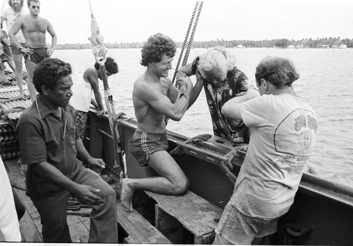 Evacuation of Rongelap Islanders to Mejato © Greenpeace / Fernando Pereira