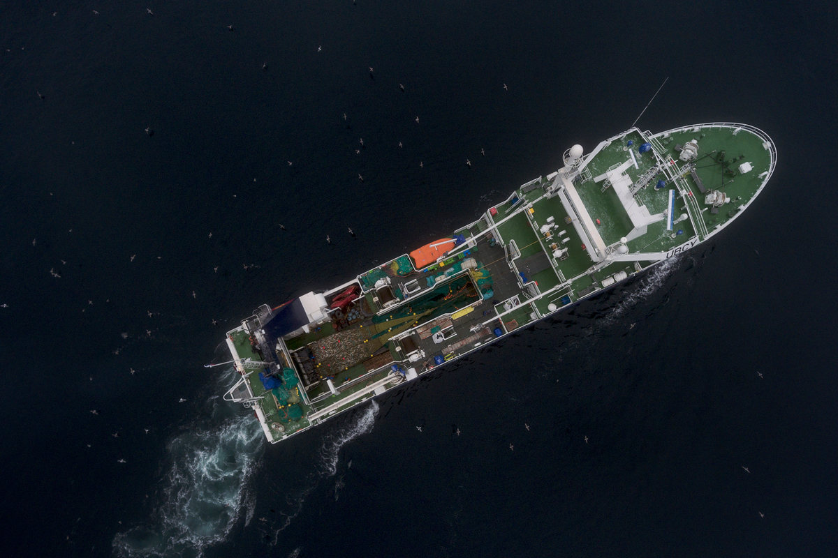 Bottom Trawler in Svalbard © Christian Åslund / Greenpeace