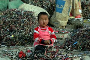 Child and e-waste, Guiyu, China © Natalie Behring / Greenpeace