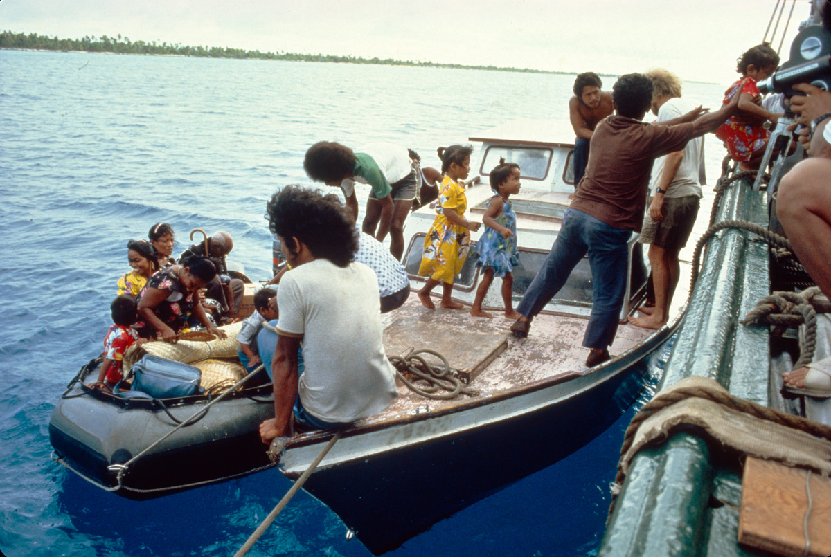 Evacuation of Rongelap Islanders to Mejato © Greenpeace / Fernando Pereira