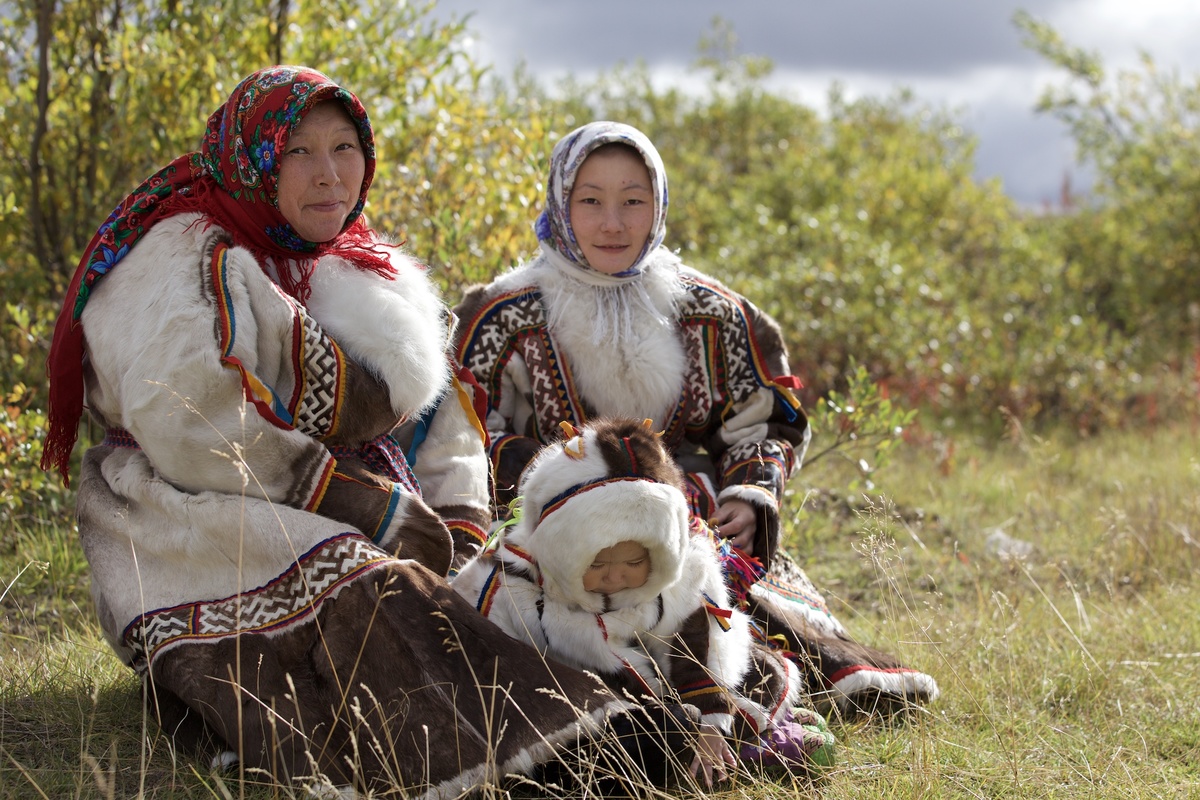 Nenets Indigenous family in Yamal Peninsula. © Stephen Nugent / Greenpeace