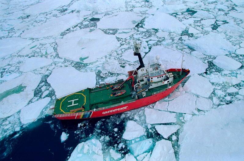 Arctic Sunrise at James Ross Island © Greenpeace / Steve Morgan