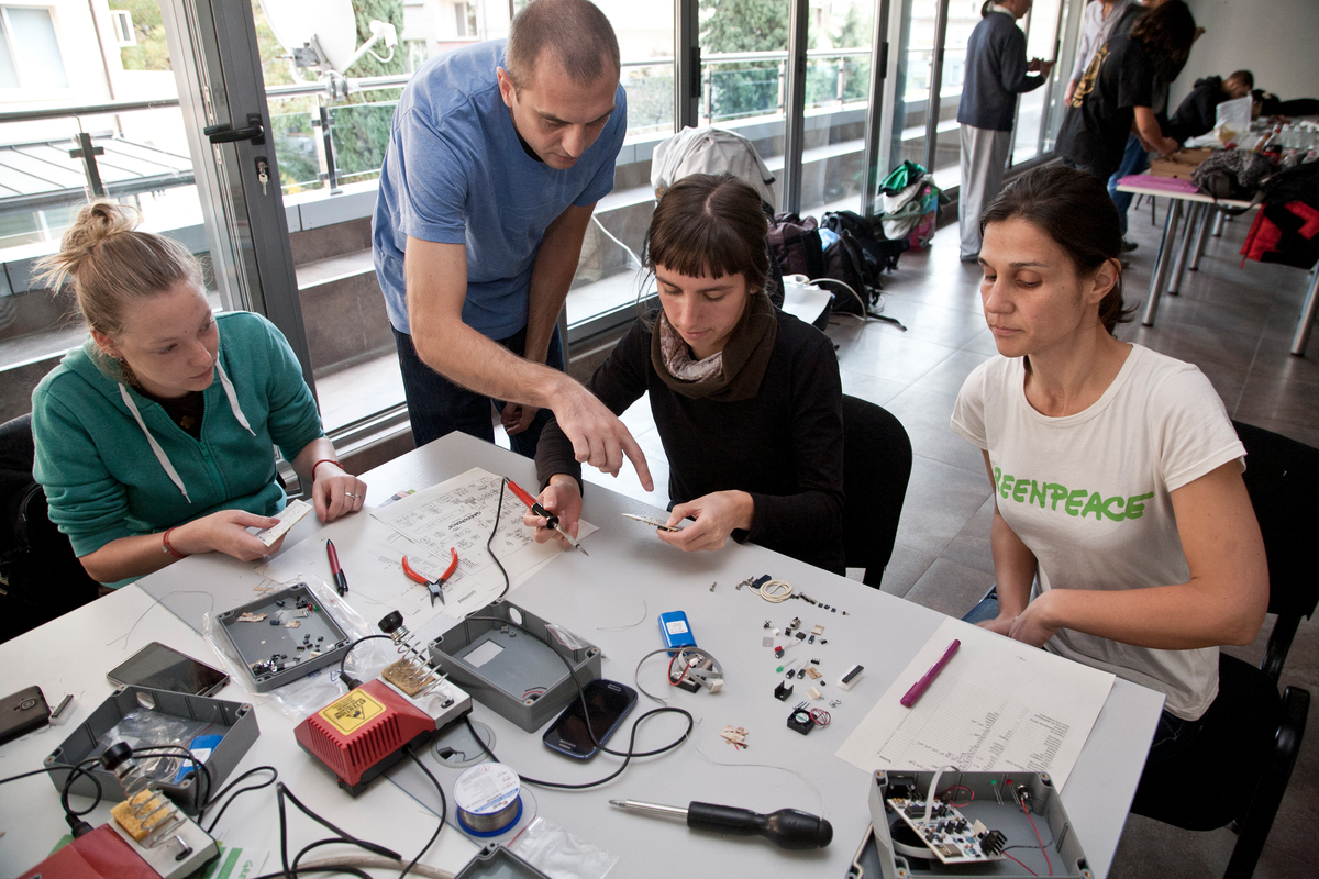 Air Pollution Measuring Tools in Bulgaria © Ivan Donchev / Greenpeace 