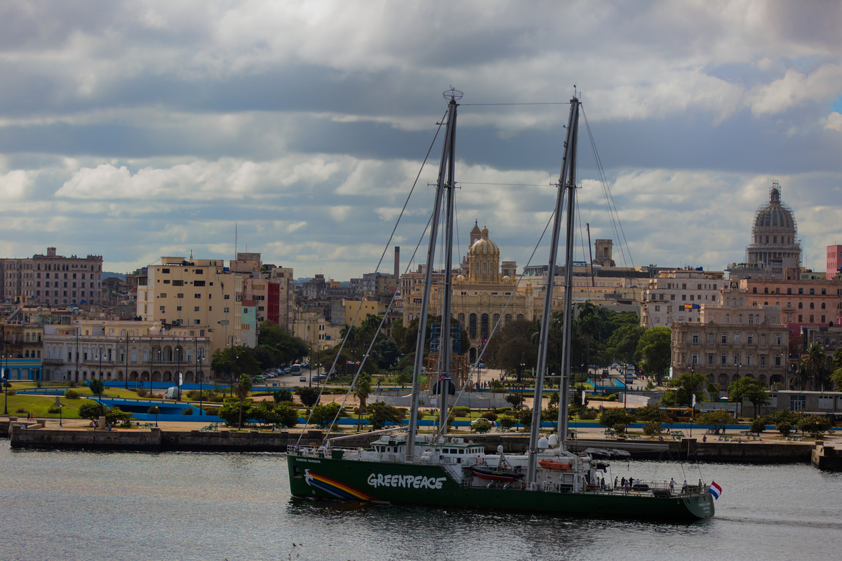 The Rainbow Warrior Arrives in Cuba © Aslam Castellón Maure / Greenpeace