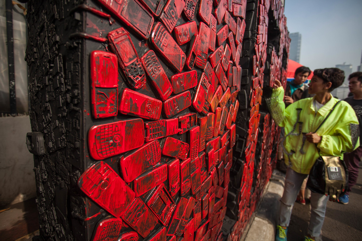 E-Waste Art Installation in Indonesia © Jurnasyanto Sukarno / Greenpeace