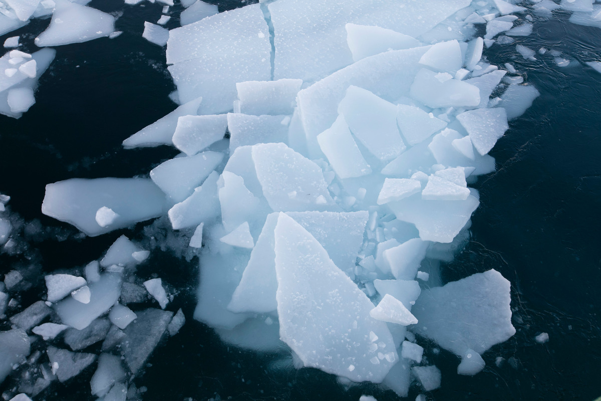 Ice in Arctic Ocean in Svalbard © Nick Cobbing / Greenpeace
