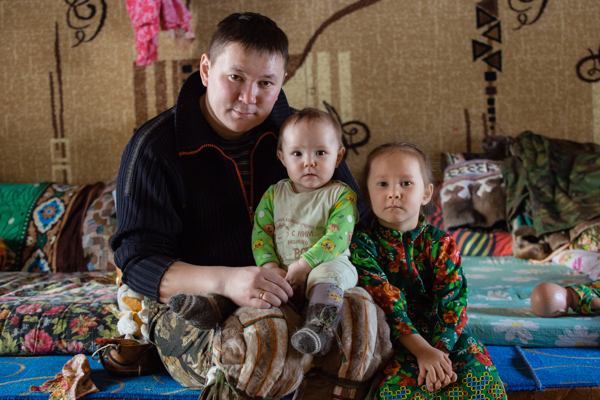  Reindeer Herder Stepan Sopochin and Children in Russia © Alexey Andronov / Greenpeace