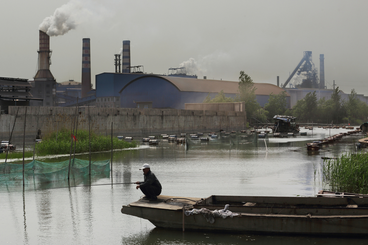 Xuzhou Steel Group’s Plant near Weishan Lake © Lu Guang / Greenpeace