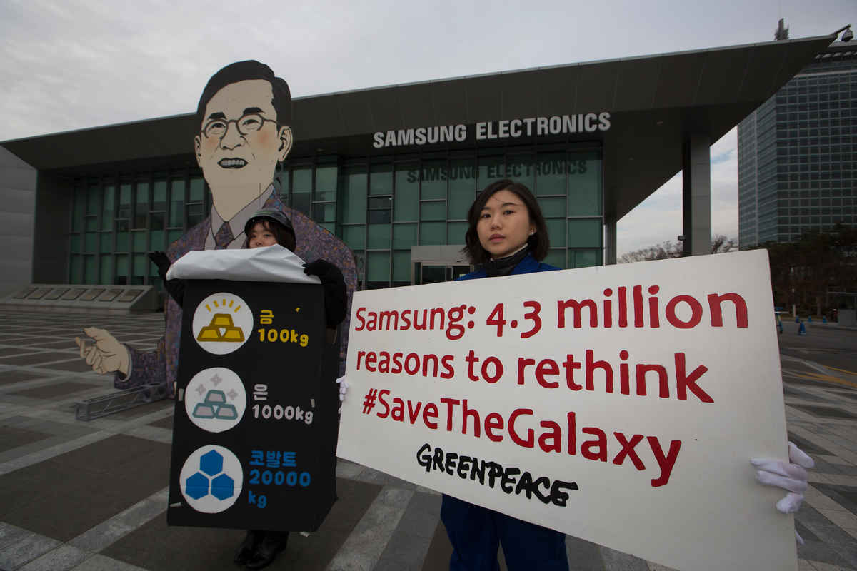 “Save the Galaxy” Action at Samsung Electronics HQ in Korea © Jung Taekyong / Greenpeace