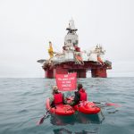 4 people in kayaks have reached Statoil’s rig, the Songa Enabler. They are bringing a huge globe with messages from people around the world urging the Norwegian government to end its Arctic oil expansion.