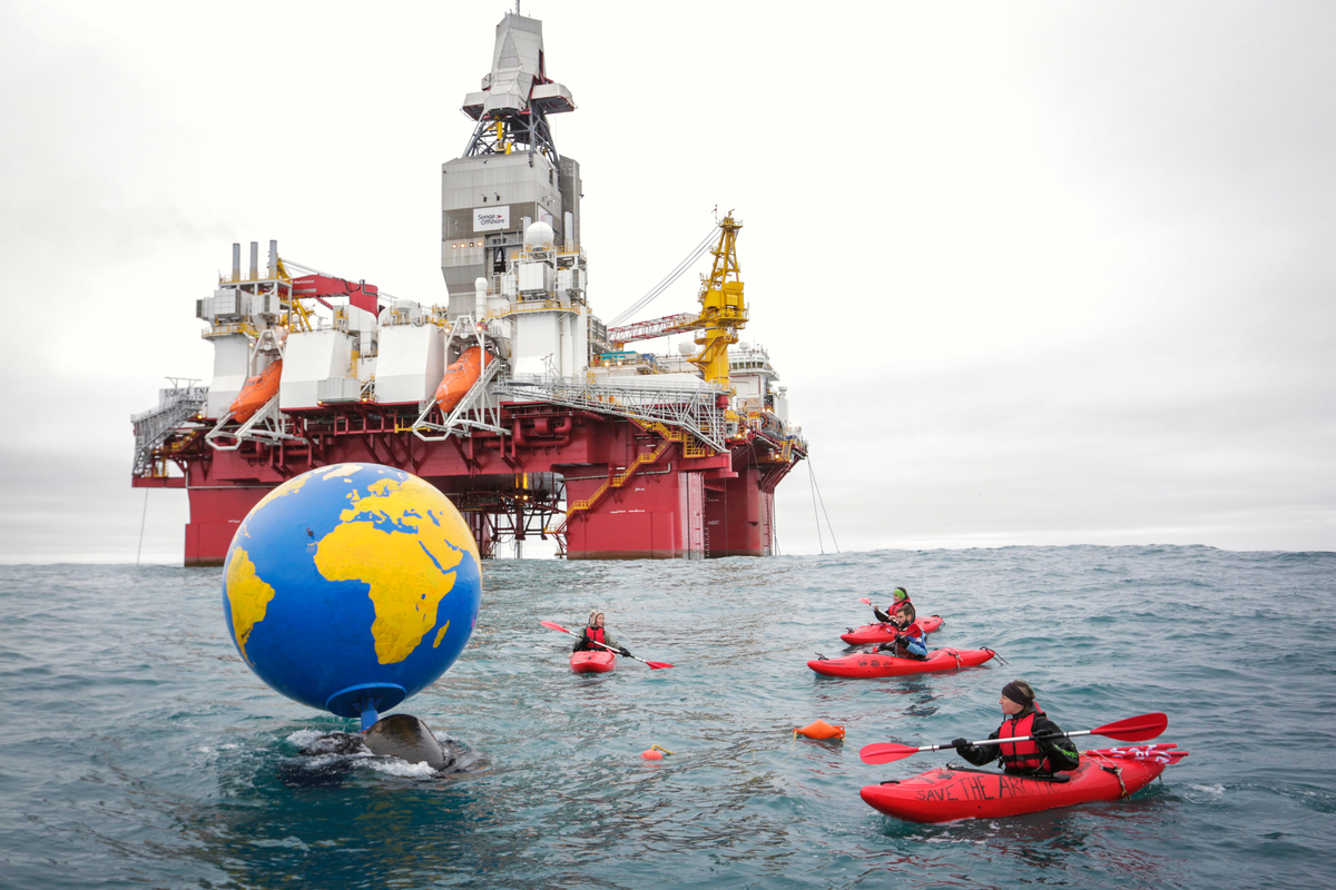 Arctic Sunrise Protests Arctic Oil Drilling in Barents Sea © Nick Cobbing / Greenpeace
