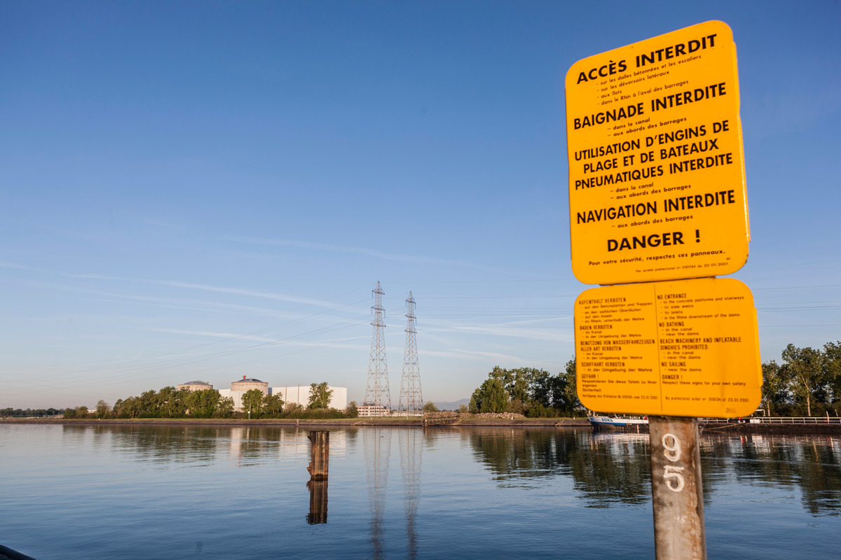 Nuclear Power Plant Fessenheim in France © Bernd Lauter / Greenpeace