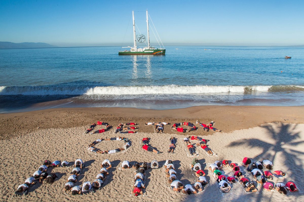 'Detox Our Future' Human Banner in Mexico © Ivan Castaneira / Greenpeace