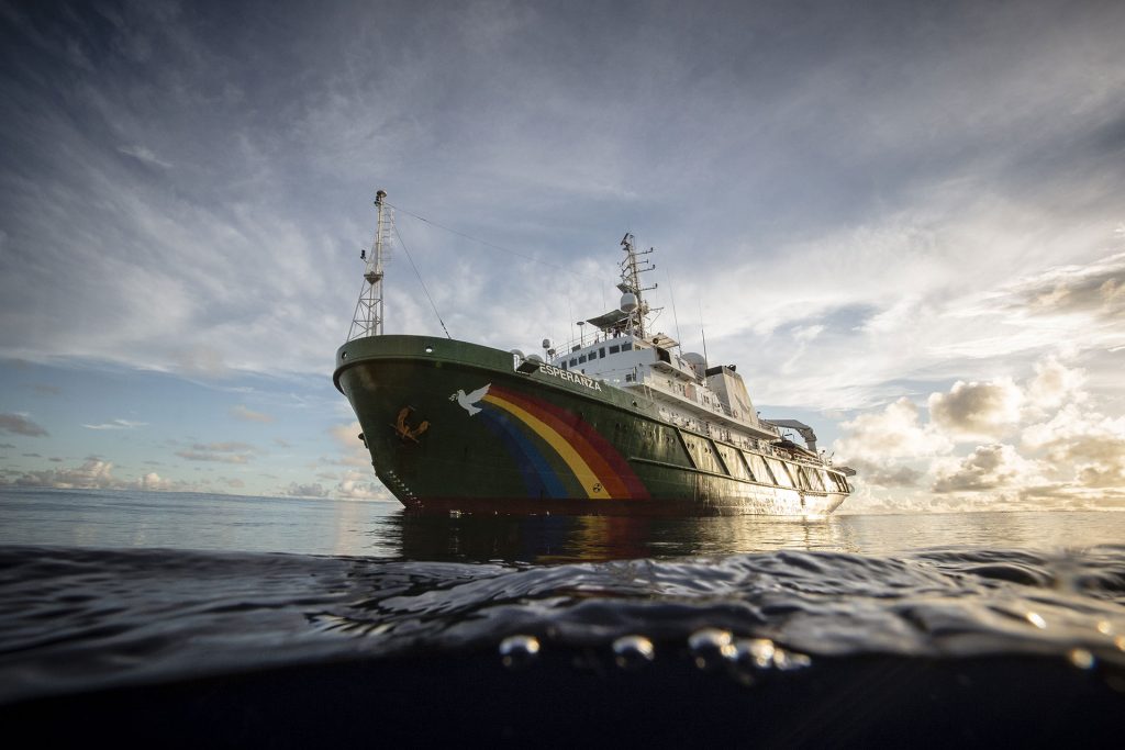 Esperanza in the Indian Ocean. © Will Rose / Greenpeace