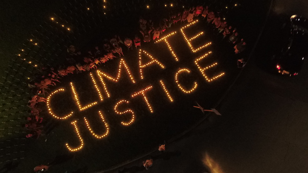 Candlelight Commemoration 3 Years after Typhoon Haiyan in the Philippines © Roy Lagarde / Greenpeace