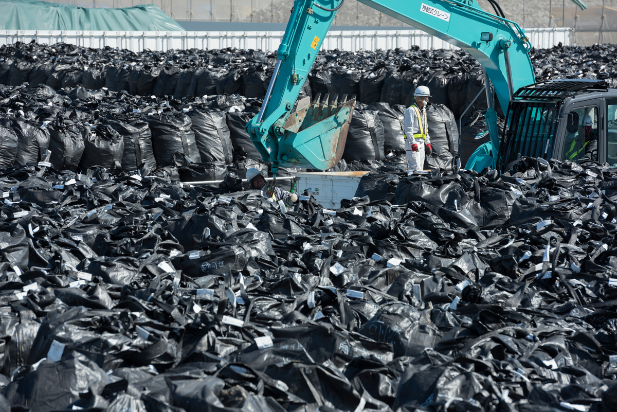 Nuclear Waste in Prefecture FukushimaAtommuell in der Gegend um Fukushima © Christian Åslund / Greenpeace