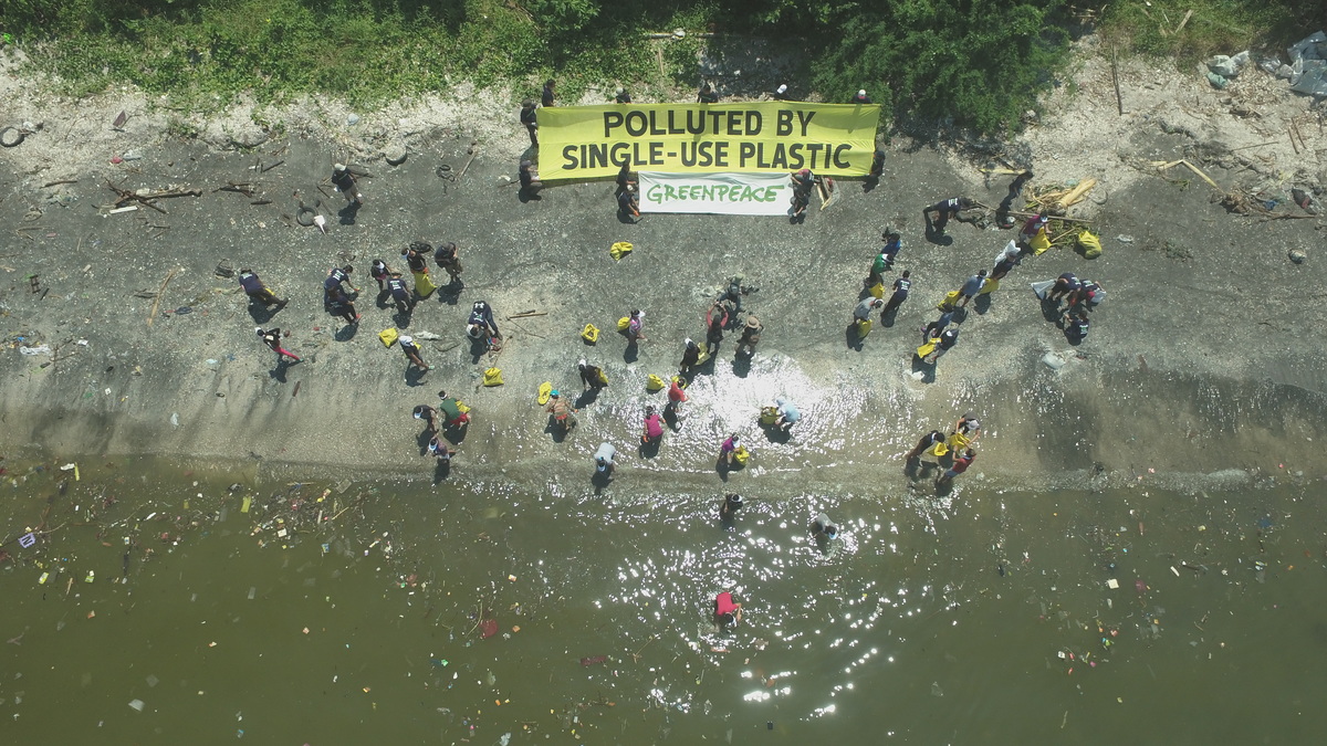 Freedom Island Waste Clean-up and Brand Audit in the Philippines © Enrico Empainado / Greenpeace Freedom Island Waste Clean-up and Brand Audit in the Philippines © Enrico Empainado / Greenpeace