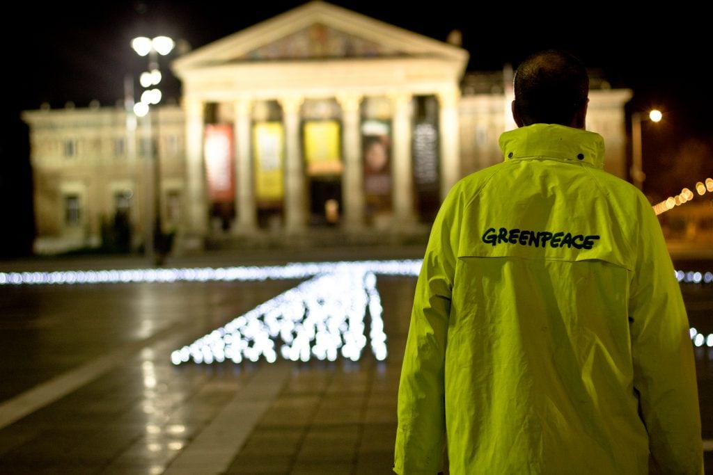 Fukushima and Chornobyl Commemoration with Wind Turbine Sign in Budapest. © Zsuzsi Dorgo / Greenpeace