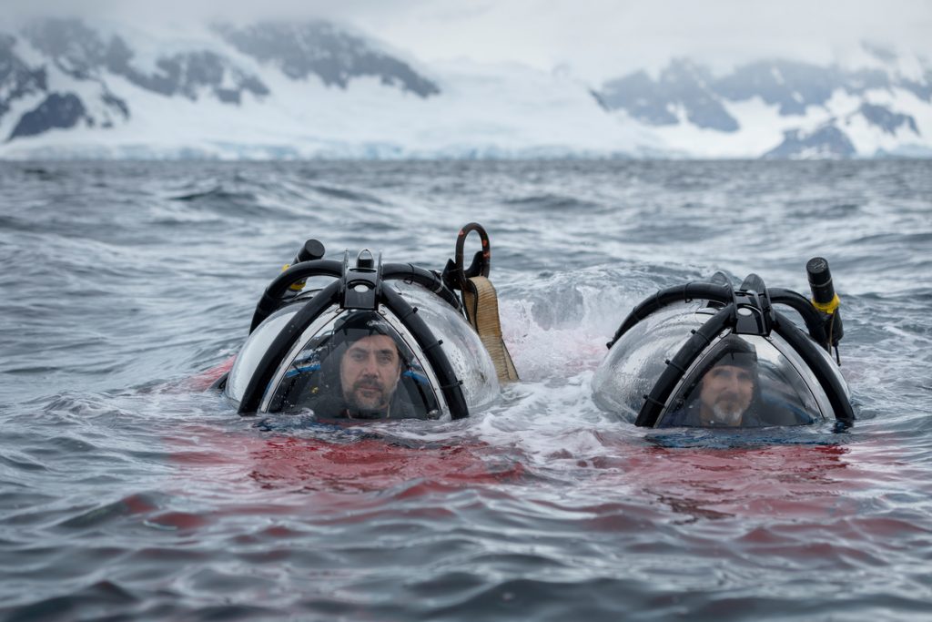 Javier Bardem in the Greenpeace Submarine © Christian Åslund / Greenpeace Javier Bardem in the Greenpeace Submarine © Christian Åslund / Greenpeace