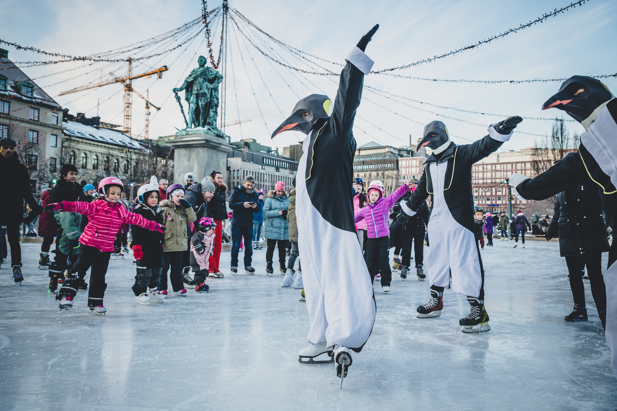Rise of the Penguins in Stockholm © Jana Eriksson / Greenpeace