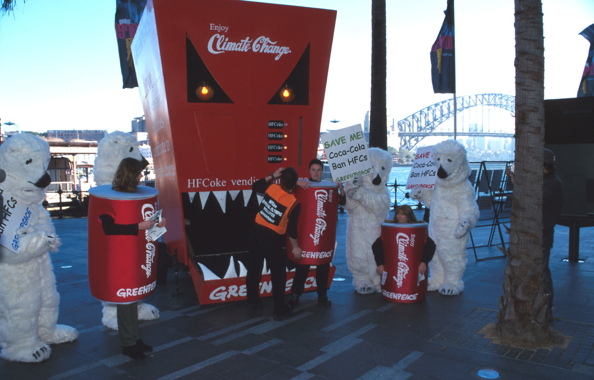 Greenpeace Coke Spotlight campaign in Australia © Greenpeace / Kim Hampson