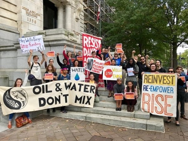 Oakland joins cities across North America telling banks to stop funding pipelines. © 350 DC