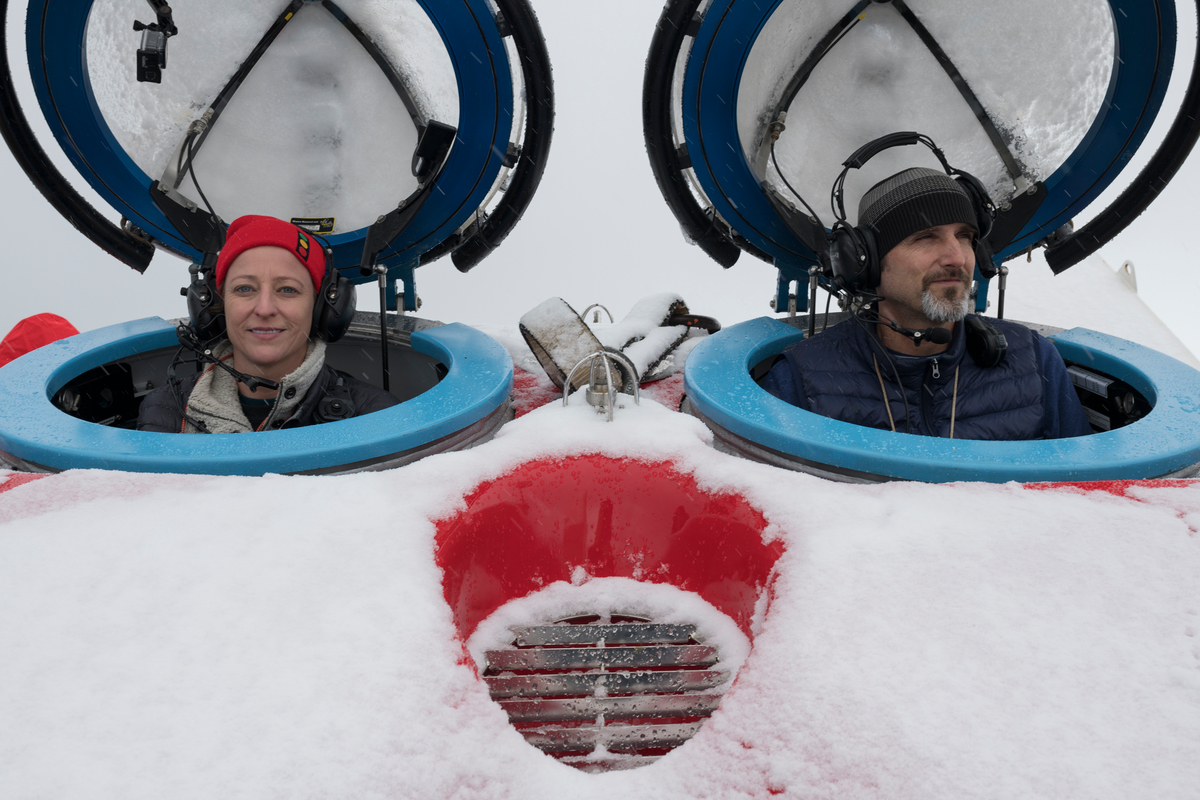 Dr. Susanne Lockhart and submarine pilot John Hocevar © Christian Åslund / Greenpeace