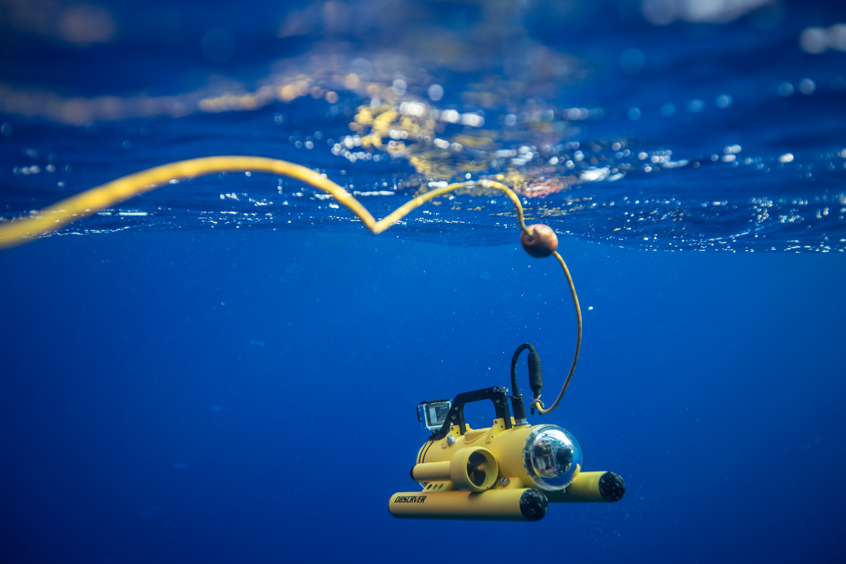 ROV dispatched to inspect a FAD in the Indian Ocean © Will Rose / Greenpeace