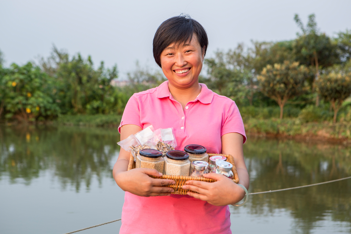 Hou Xueying, an organic farmer from Shanghai © Wendi Wu / Greenpeace