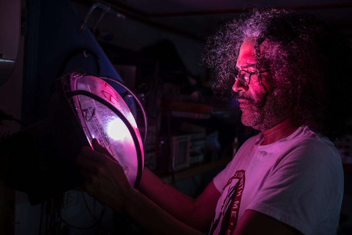 Esperanza crew creating lamp from reconstructed FAD beacon © Will Rose / Greenpeace