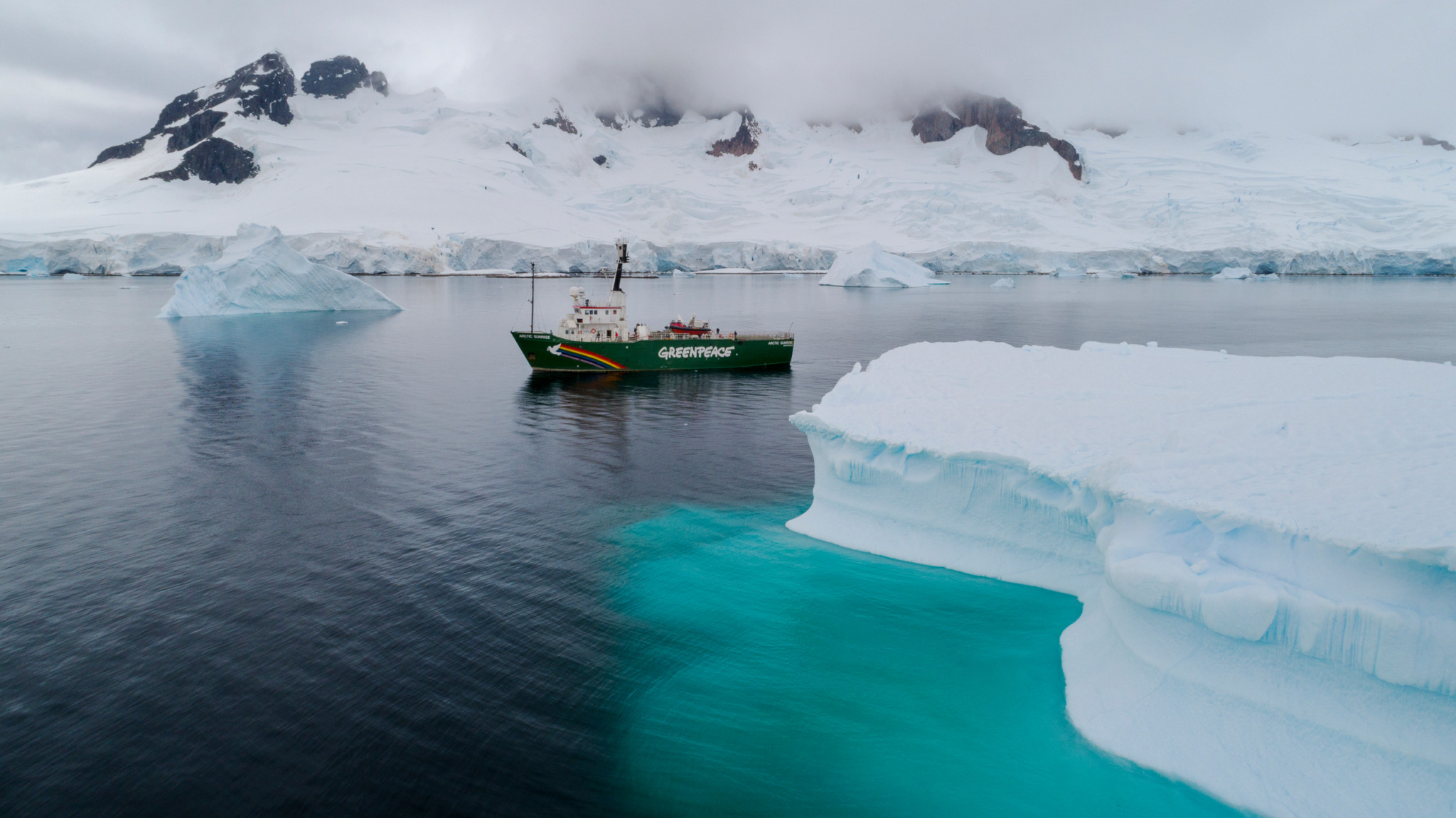 Arctic Sunrise in Charlotte Bay in the Antarctic © Christian Âslund / Greenpeace