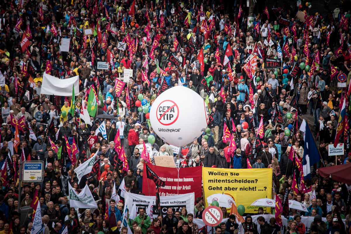 TTIP/CETA Demonstration in Berlin © Ruben Neugebauer / Greenpeace