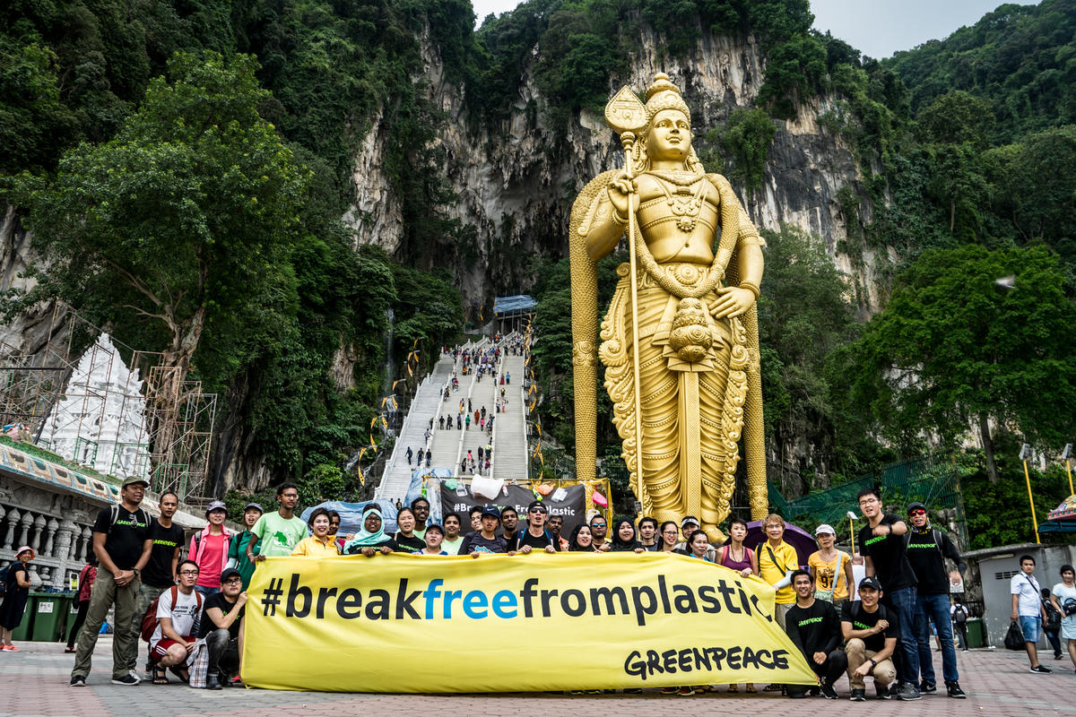 Break Free from Plastic Activity in Batu Cave, Malaysia © Han Choo / Greenpeace