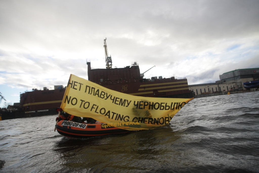 No to Floating Nuclear Power Station in St. Petersburg © Greenpeace