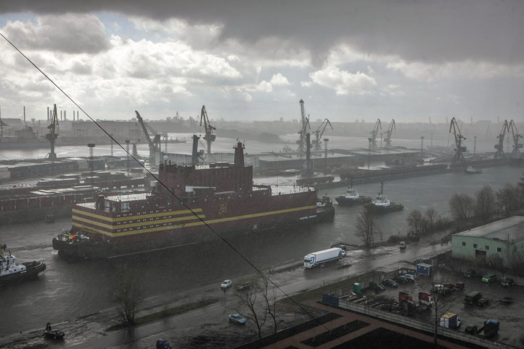 The “Akademik Lomonosov” the world’s first purpose-built floating nuclear power plant © Greenpeace