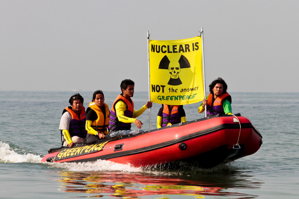 Anti-nuclear action in Manila © Alanah Torralba / Greenpeace Anti-nuclear action in Manila © Alanah Torralba / Greenpeace