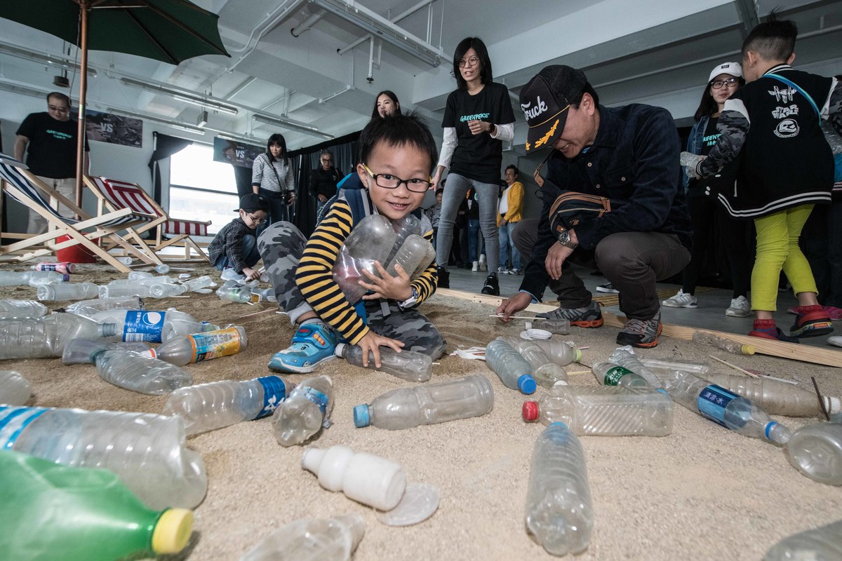 Rainbow Warrior Open Boat in Hong Kong © Greenpeace