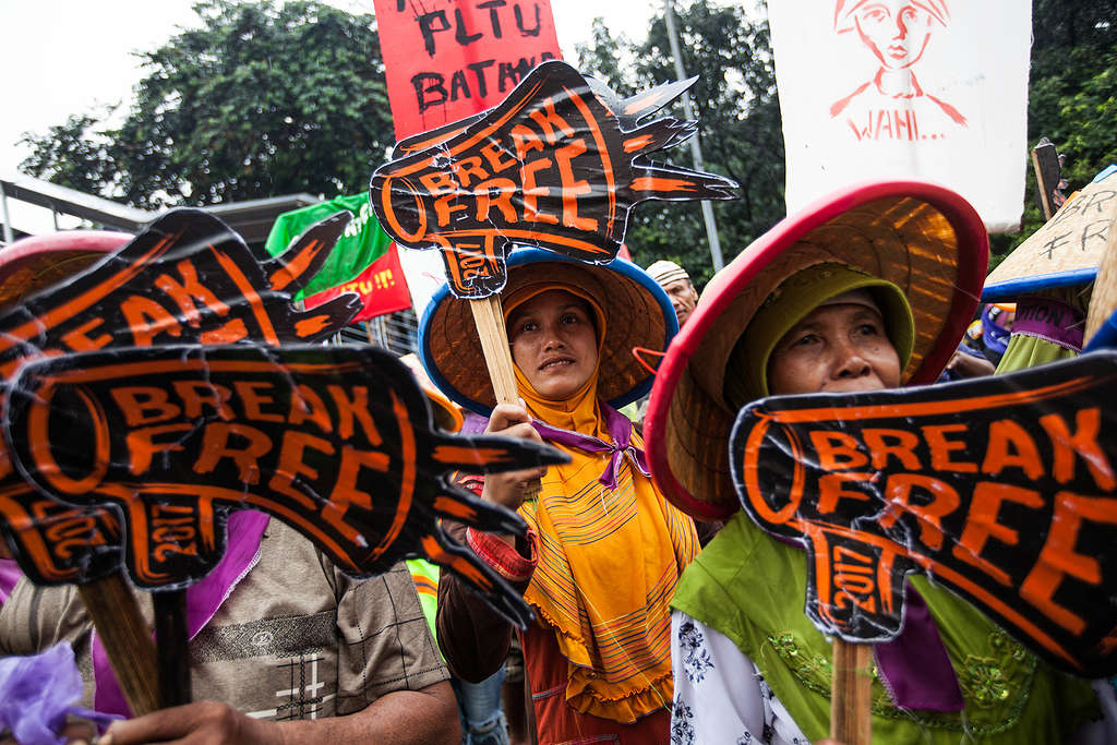 Break Free Action at KPK Building in Jakarta © Jurnasyanto Sukarno / Greenpeace