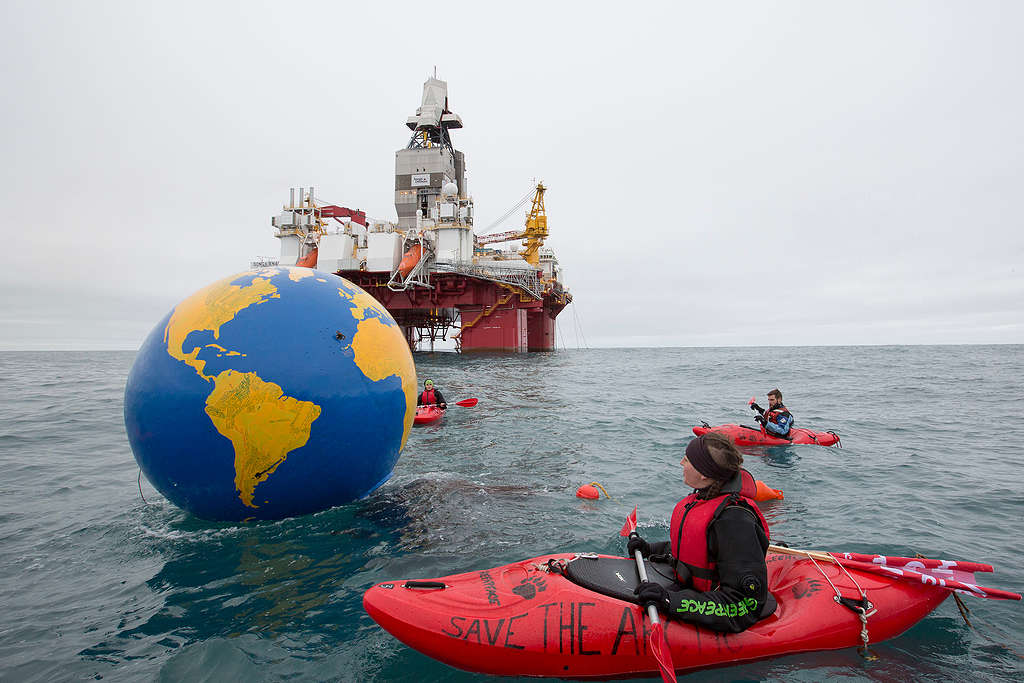 Arctic Sunrise protests Arctic oil drilling in the Barents Sea © Nick Cobbing / Greenpeace