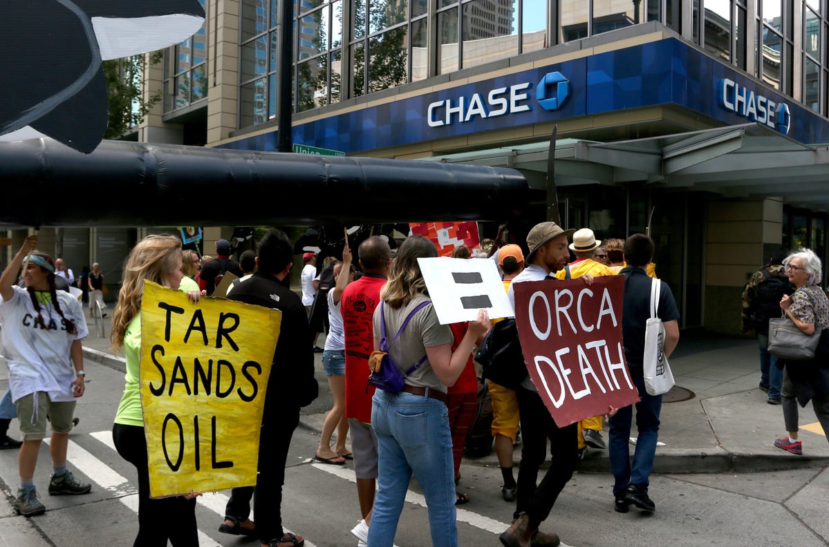 JP Morgan Chase Art Visit in Seattle © Marcus Donner / Greenpeace